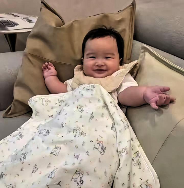 成年人出门打拼，最放不下的永远是家中年幼的孩子。9月11日，马筱梅在社交平台分享