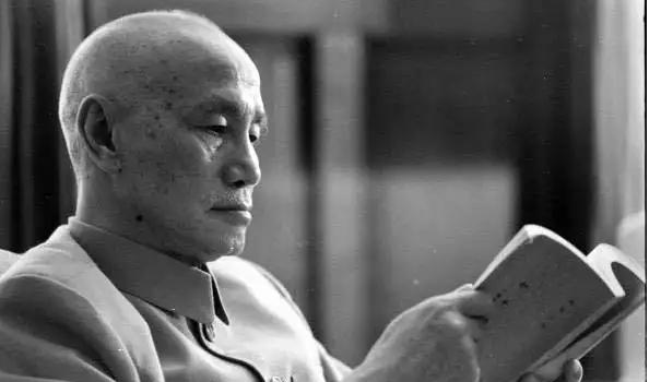 “没有我的命令，谁也不许碰她一根汗寒毛！”1950年，毛人凤交给蒋介石一份刚刚抓
