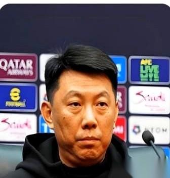 山东泰山这赛季，本来一手王炸。兵强马壮，奔着冠军去的。结果高层脑回路一拐，整了