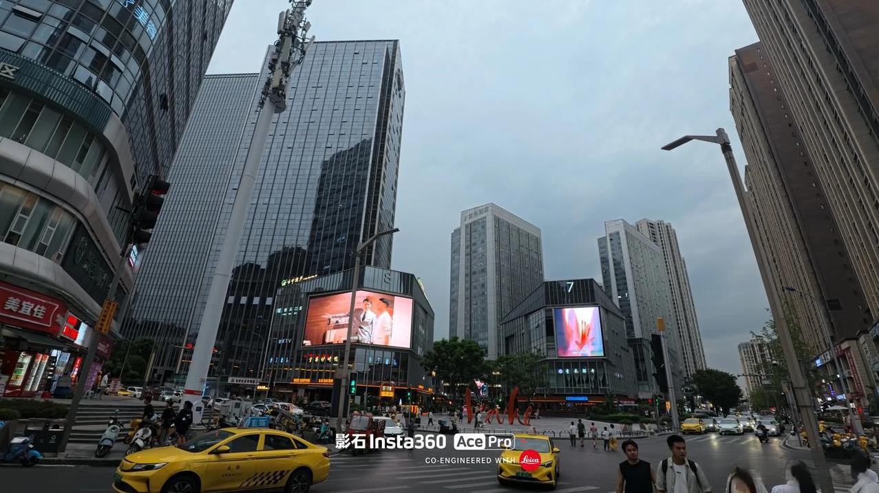 说了无数遍了，铜梁龙体育场达不到中超标准，有些人为什么在事实面前就是装傻充愣。不