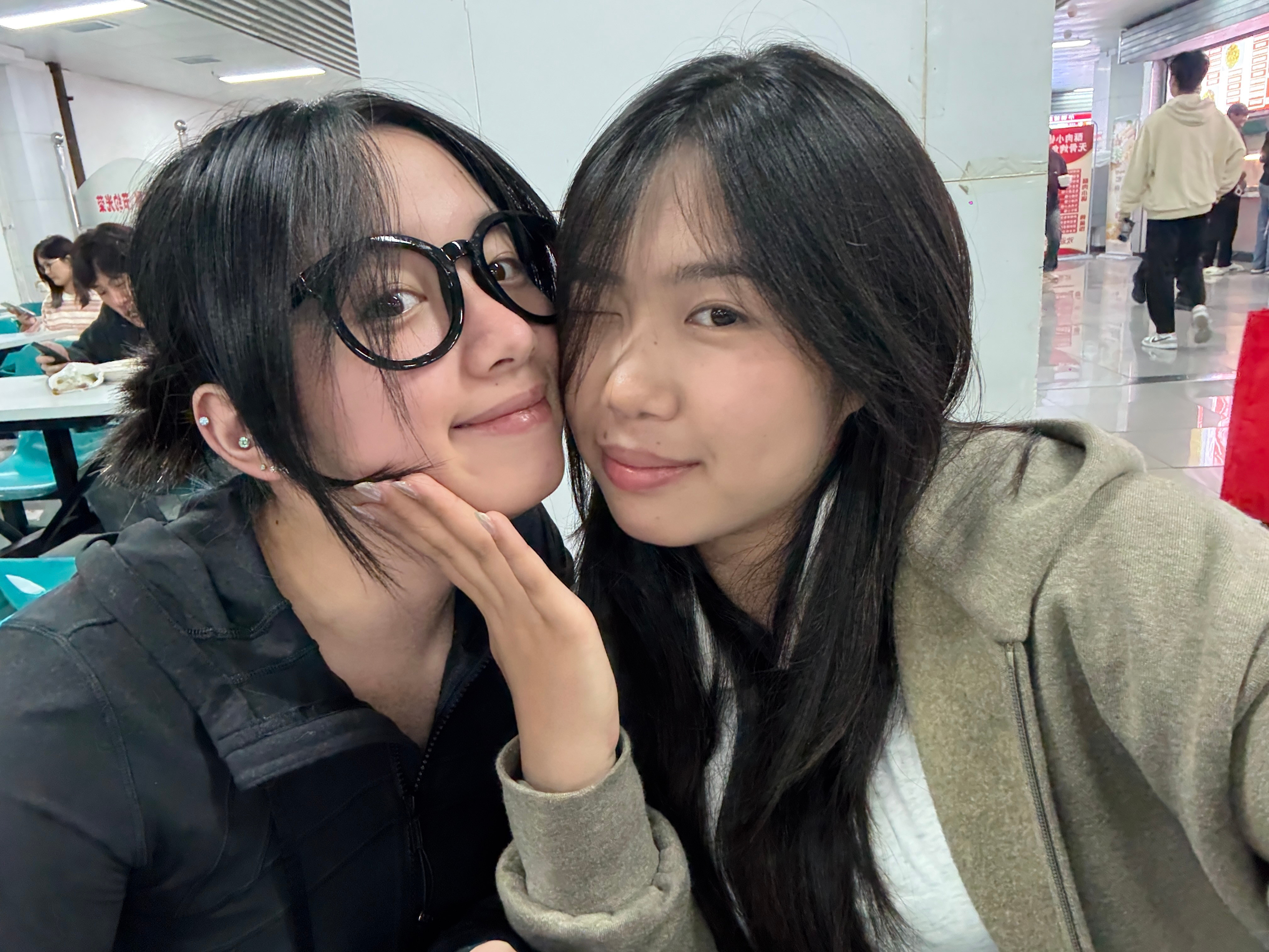 天天在学校食堂拍拍拍唐怡萱​​​
