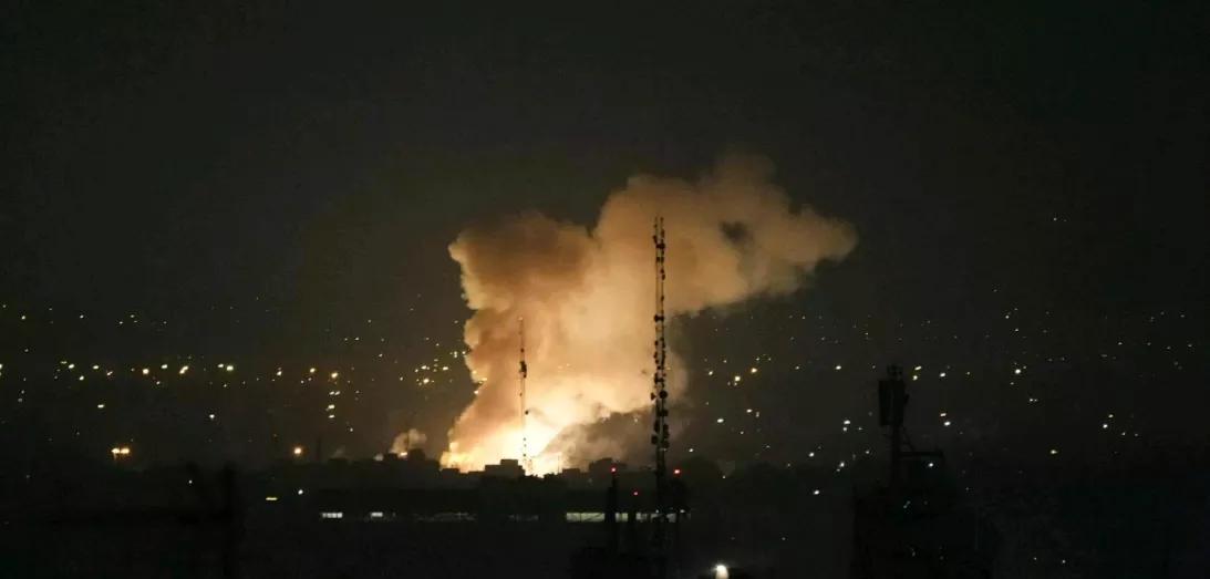 阿巴斯港遭到以色列大规模空袭。据半岛电视台报道，当地时间21日，伊朗最重要的能