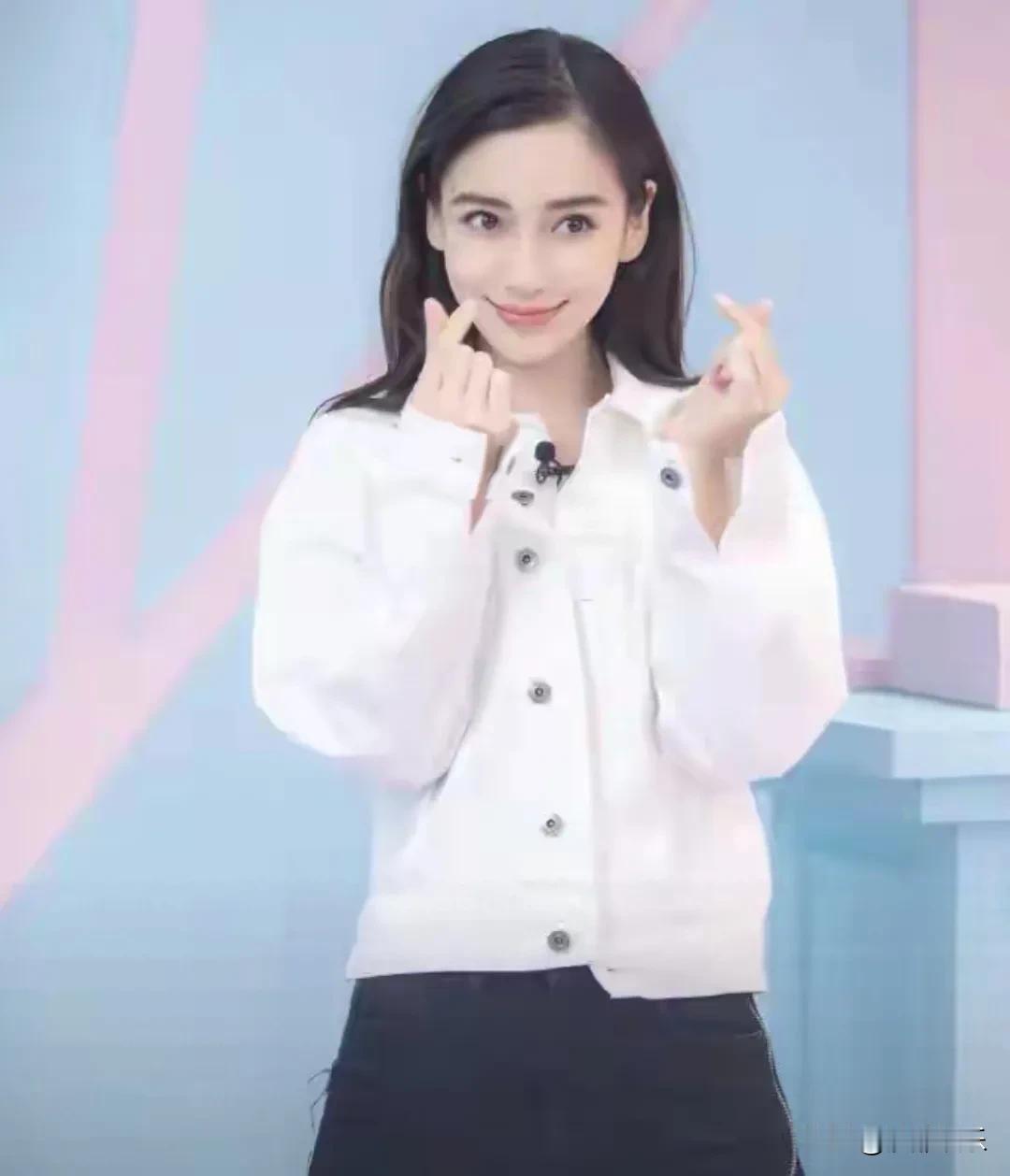 Angelababy，太让人意想不到了！5月15日晚，有网友在苗寨偶遇Ang