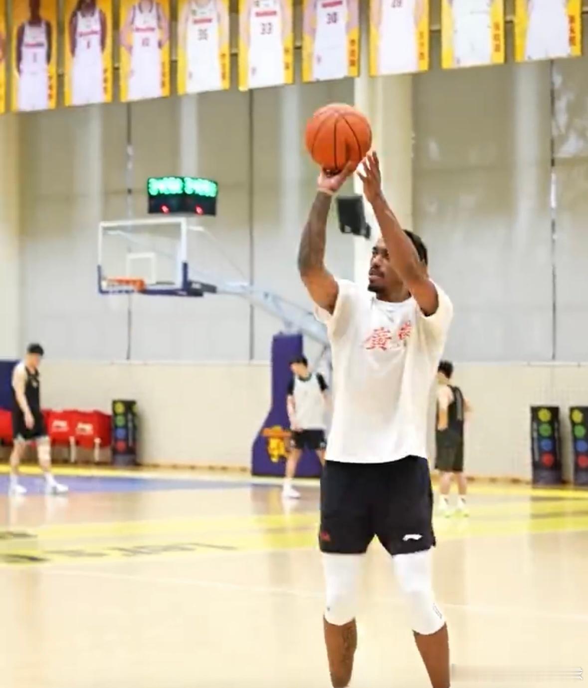 萨林杰+焦泊乔双回归，广东男篮收官战剑指5连胜今晚（4月18日）19:35，广东