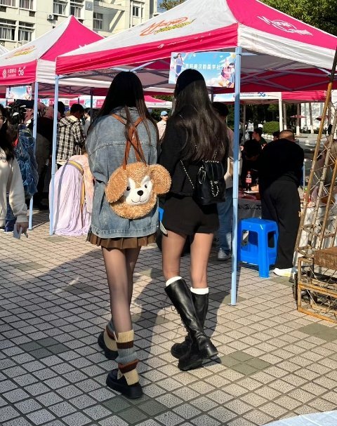 大家还是少穿点黑丝吧！！！！啊啊啊因为我没有买到！！！为什么我每次买的黑丝一点都