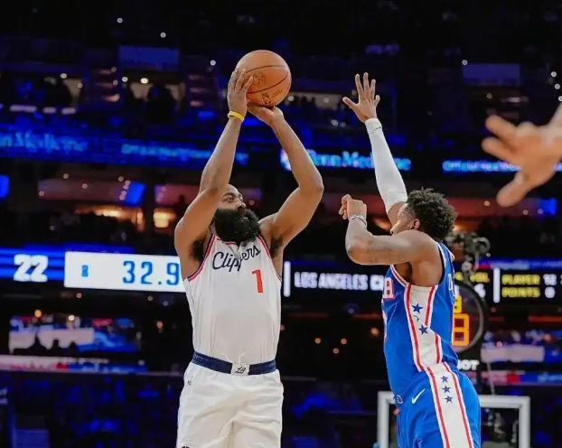 NBA常规赛快船客场对阵76人的比赛已经结束。全场战罢，快船以108-110不敌