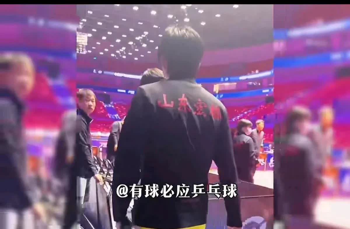 今天在厦门乒超训练场，突然闪现小咪身影[比心]哦，原来是大屏幕出现了小咪