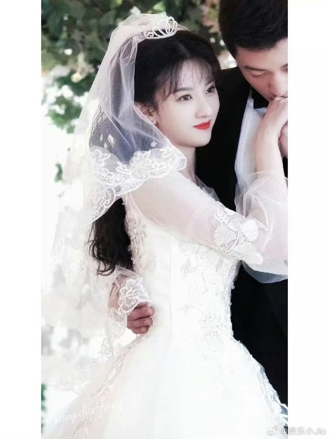 宋祖儿复古婚纱太惊艳，究竟是婚纱的原因还是脸的问题？！​​​