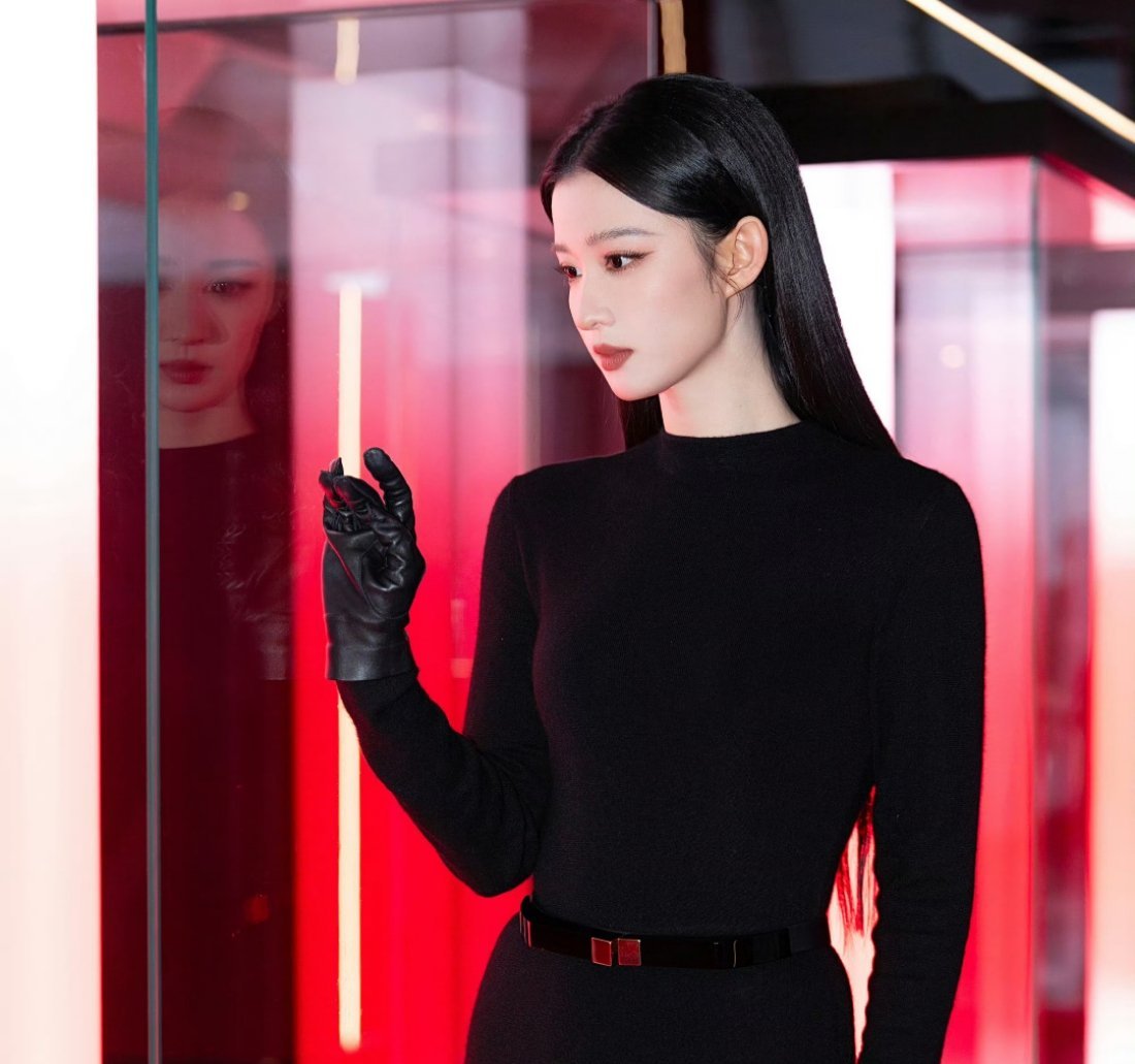 好美的王楚然美成啥样了诡秘～咋镇白呀～天气转凉了注意保暖呦～