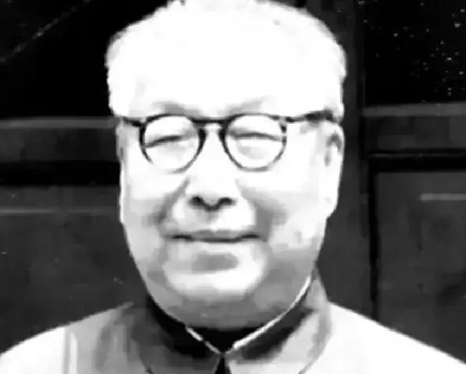 1988年农民朱海清在地里干农活，村长气喘吁吁跑来：“别干了，快回去，你家来了个