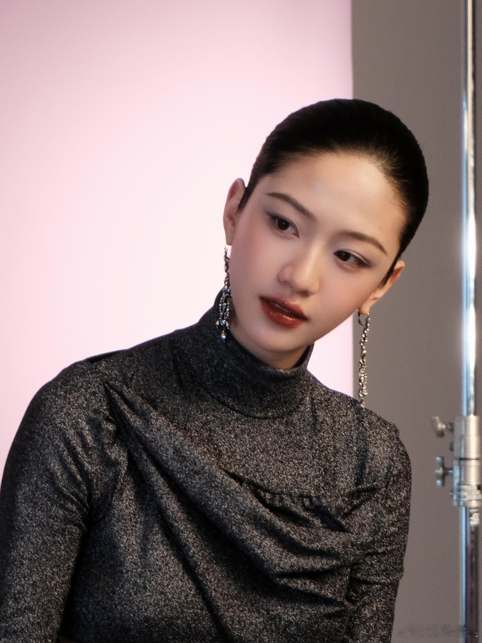 向涵之头好圆向涵之耳钉好大向涵之头好圆，哈哈
