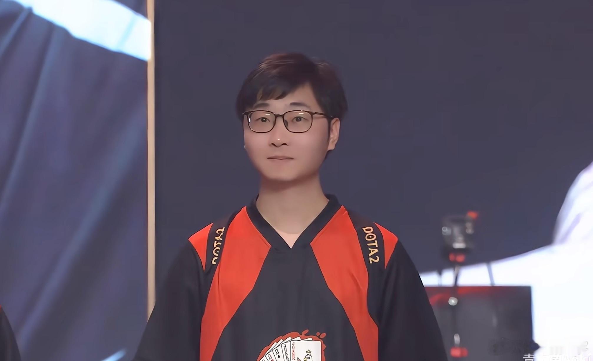 雕哥：dota圈的老人在电竞圈是比较有地位的，很多各个项目的大佬其实都是dota