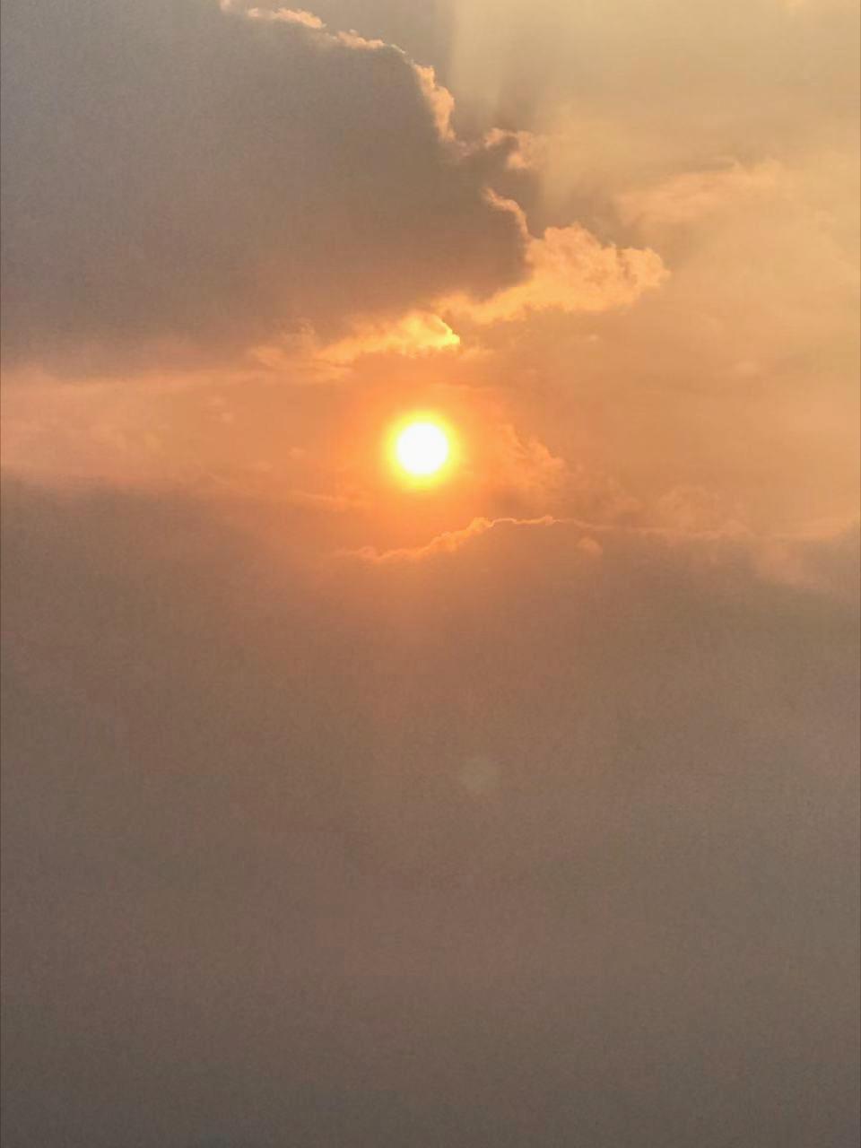 真心劝各位退休的叔叔阿姨，手里的退休金，千万不要一股脑全贴给子女。这真不是抠