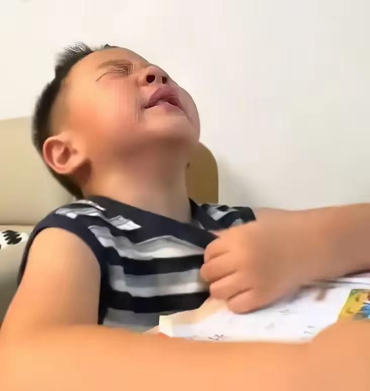 儿子跟妈妈说“活着没意思，不想活了”，妈妈没多想就随口回了句：“我和你爸早就觉得