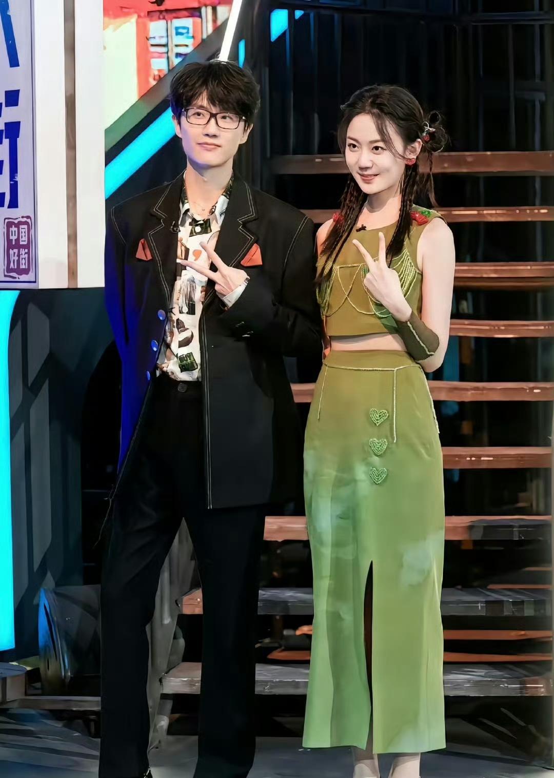 果然，最恶心的后续出现了，昨天还全国网友祝福许嵩和冯禧结婚，今天冯禧就被扒