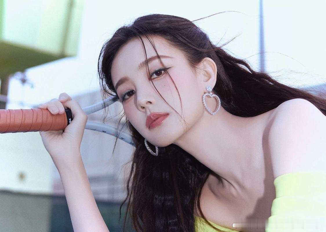 来自姐姐的清凉我好像没那么热了~~~~🍏李一桐