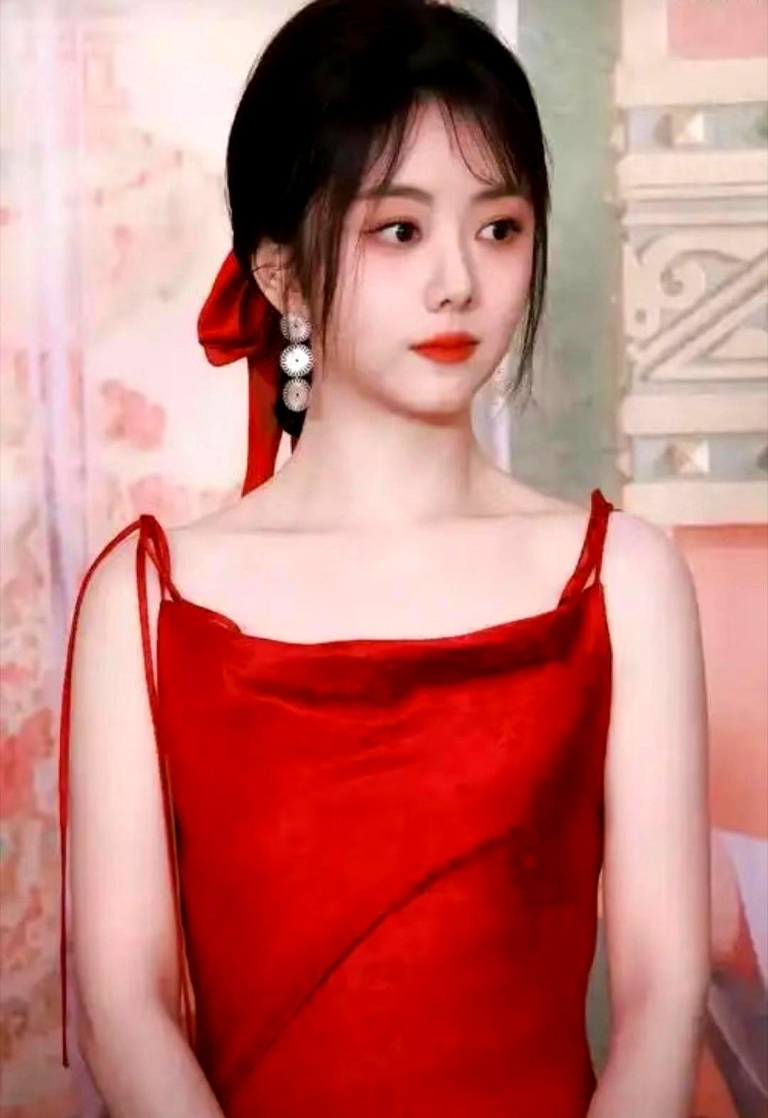 谁懂啊！谭松韵的淳儿太戳人！谭松韵1990年出生，2012年演《甄嬛传》