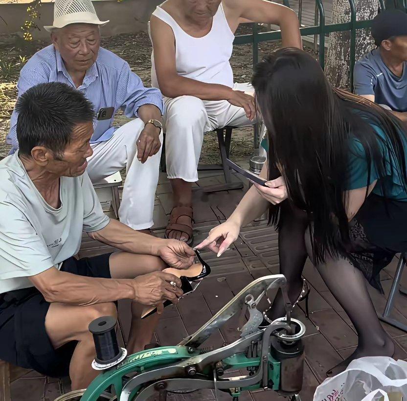 又来修鞋了​​​