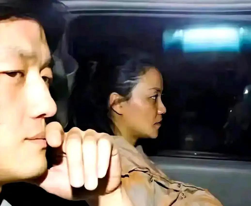 王菲李亚鹏这操作，真给离异父母长脸！谁能想到，离婚12年了，他俩还能为了女儿李