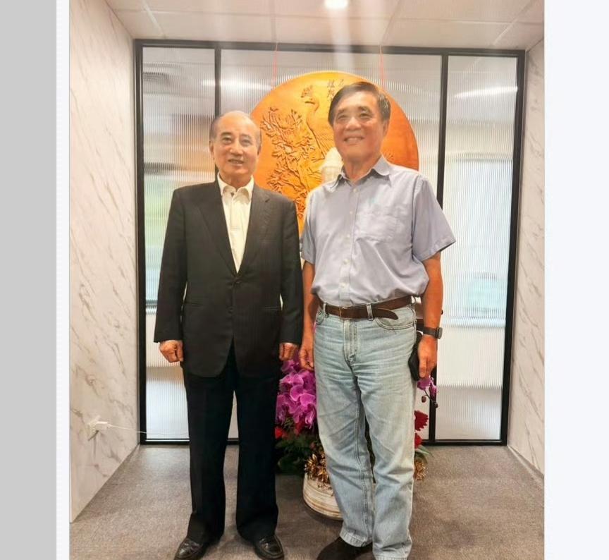 郝龙斌一天内遭王金平两补刀16日上午，郝龙斌发文称拜访王金平，获王金平倾囊相授