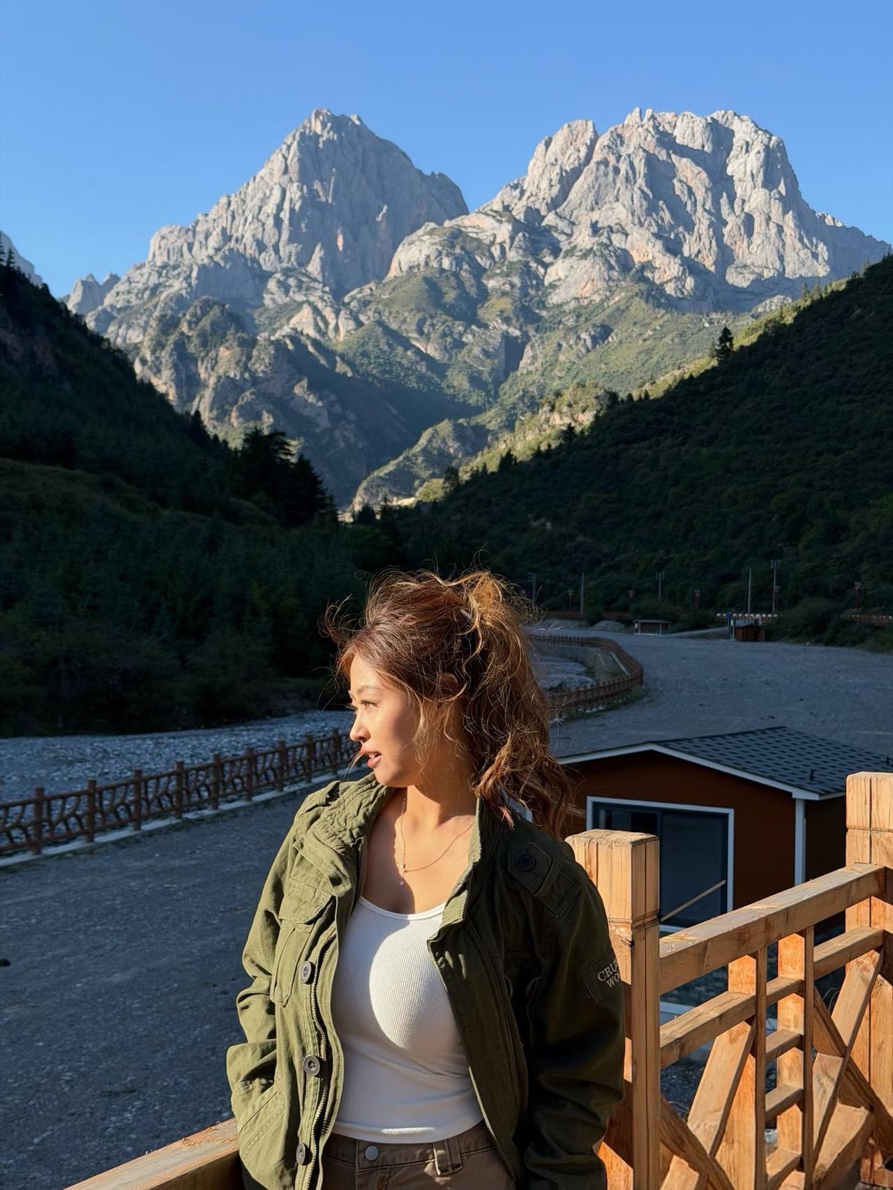 山间小路，风景如画