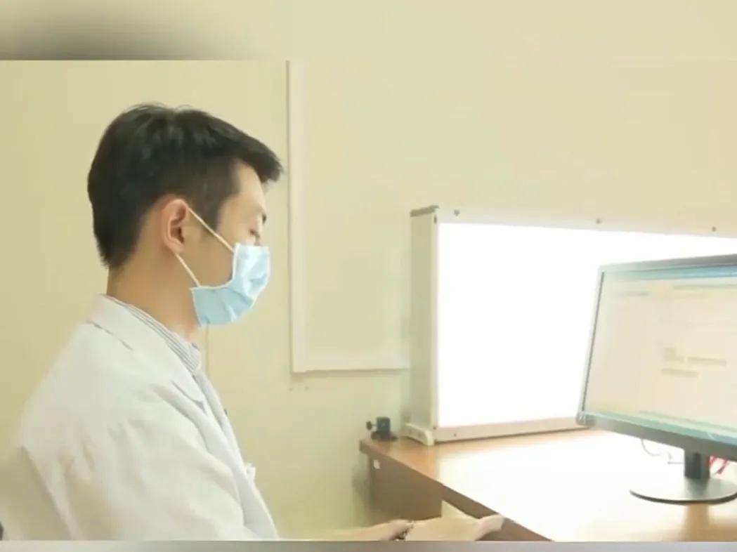 从一个过来人的角度，看一个合格医生的成长。30多年前我读医科大学那会儿，每天