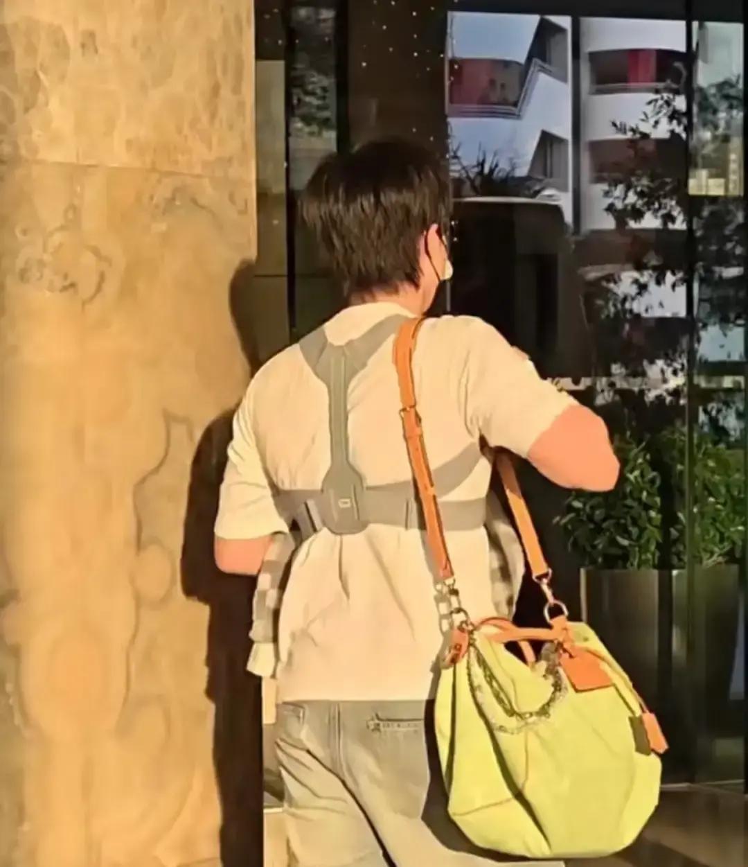 腰伤了还硬扛，王楚钦这回真够拼。沙特混双决赛他一边揉腰一边打，球是赢了，人差点折