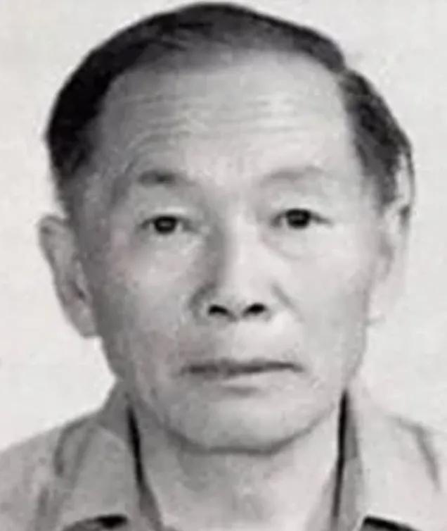 1989年，几名美国中情局探员突然出现在一位中国老人的家门口，出示证件后，直接对