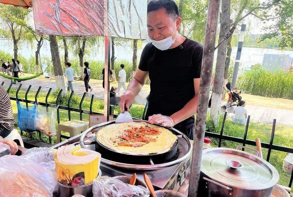 骂错人了！长沙摊位之争反转，后湖煎饼摊事件终于真相大白！原来是老实人被欺负了！当