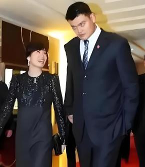 2007年叶莉嫁给姚明后，有人问叶莉：“嫁给身高2米26，体重400多斤的姚明是