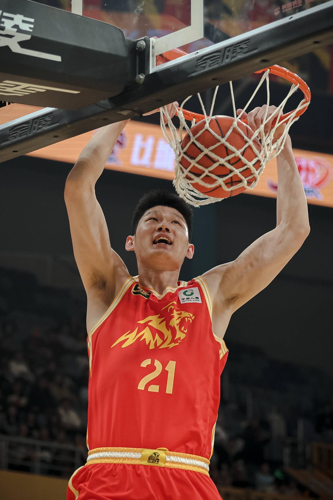 CBA从两场季后赛半决赛的表现来看，常规赛第一上海和常规赛第二浙江广厦肯定能进决