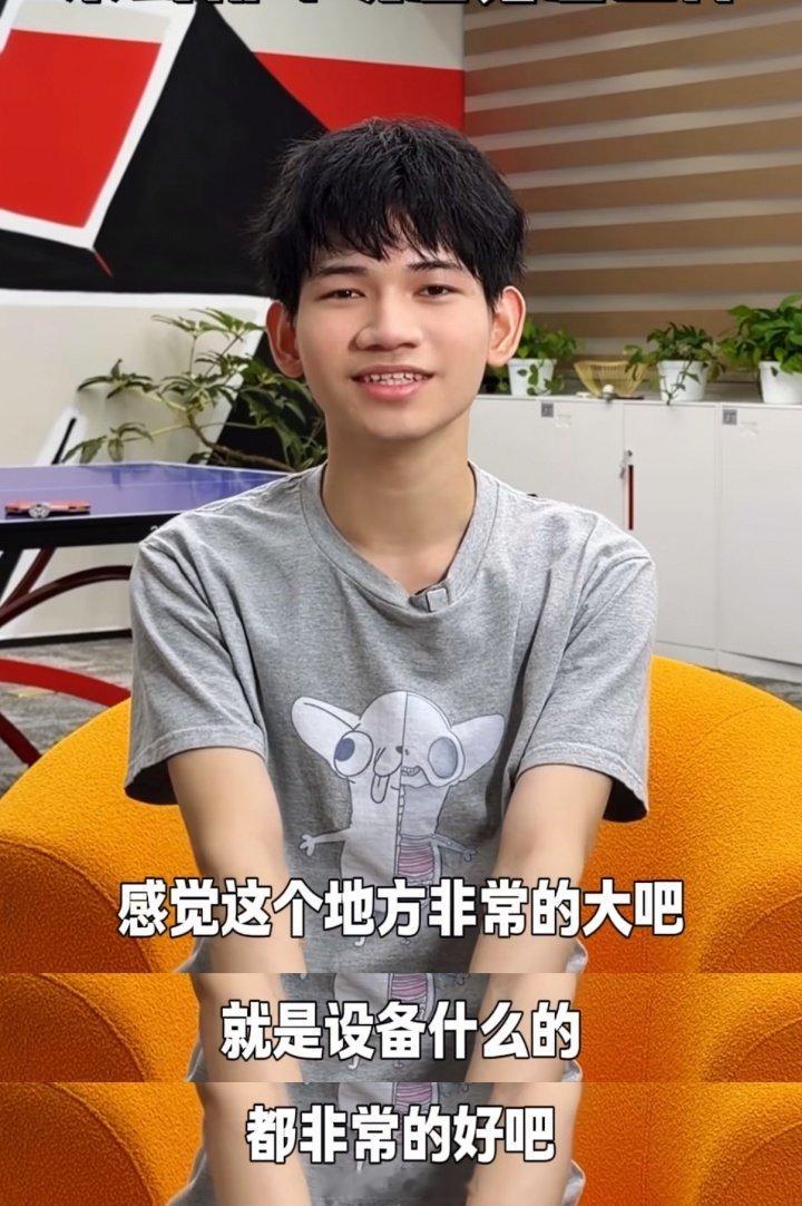 JunJia和HongQ称赞JDG基地所以JDG的条件是得有多好❓Junjia/