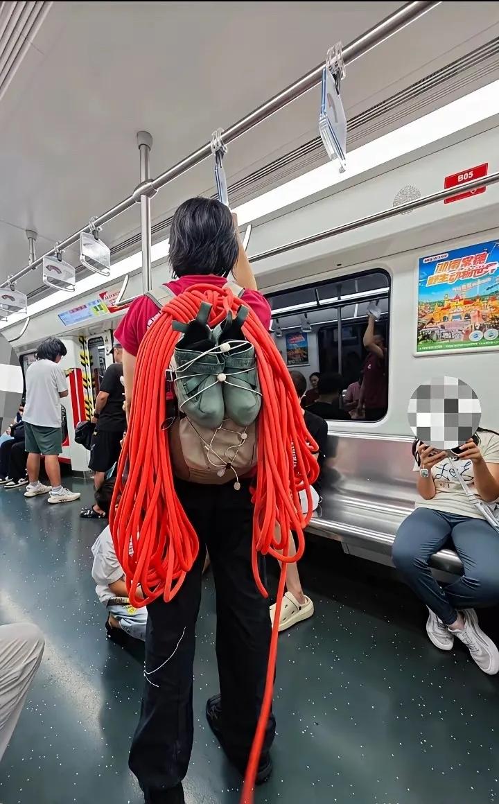 大妈这富炫得……我竟然哑口无言！[捂脸哭]