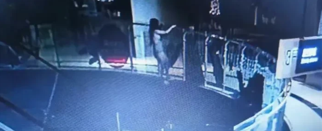 15岁女孩在成都一ktv从事陪酒工作，当天晚上自己喝了一箱啤酒，由于出现醉酒状态