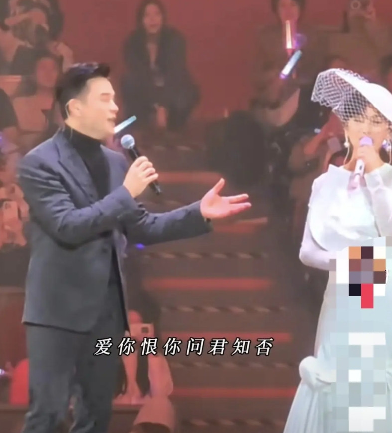 将近半个世纪了，冯程程还是没看上丁力赵雅芝杭州见面会邀请吕良伟共唱《上海滩》。