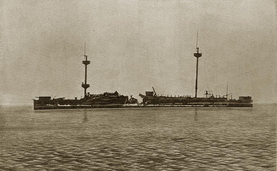 1895年2月17日，刘公岛陷落，北洋水师全军覆没，“定远”、“来远”、“威远”