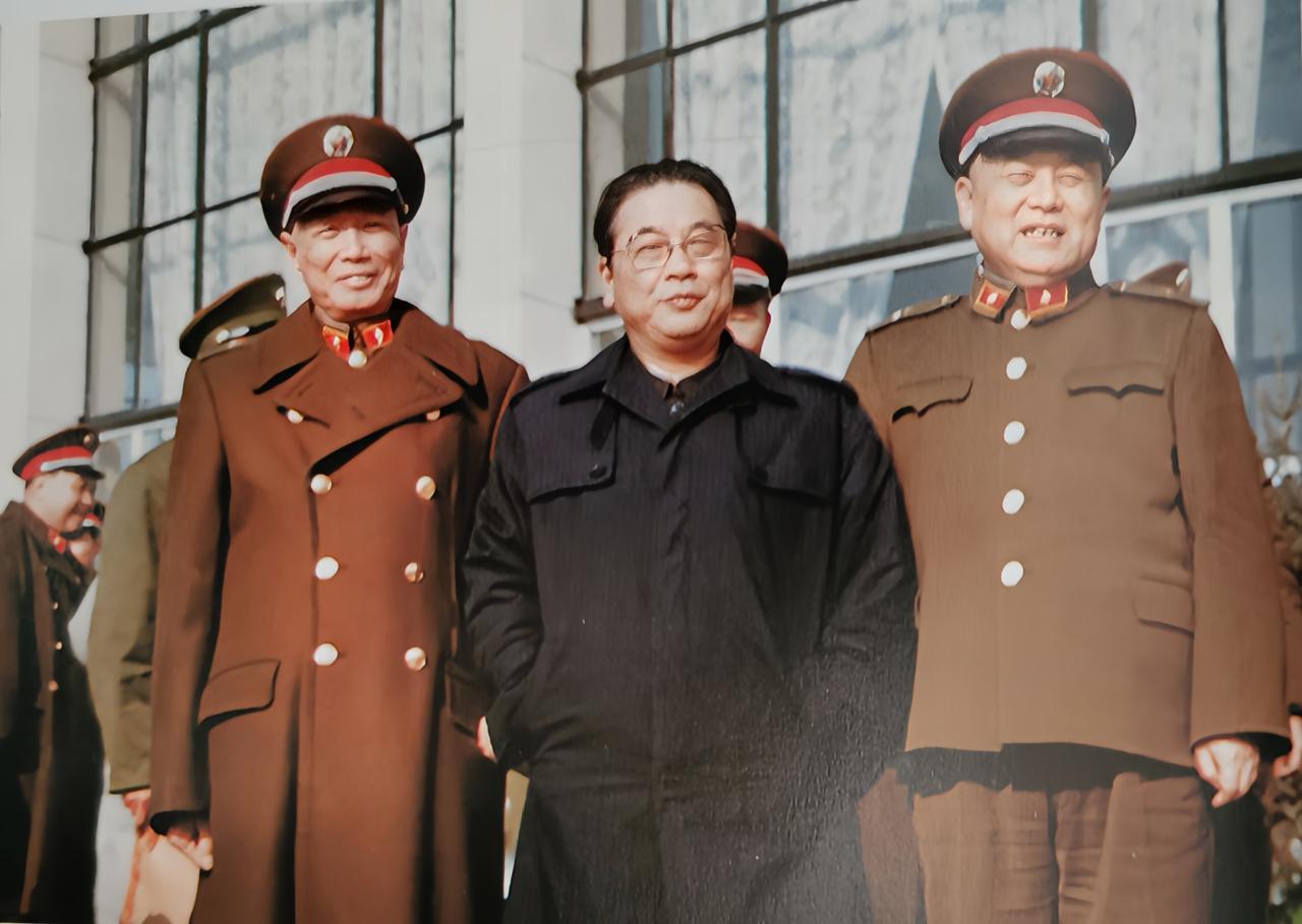 1985年，张震被任命为国防大学校长，李德生是政委。到1990年，国防大学领导班