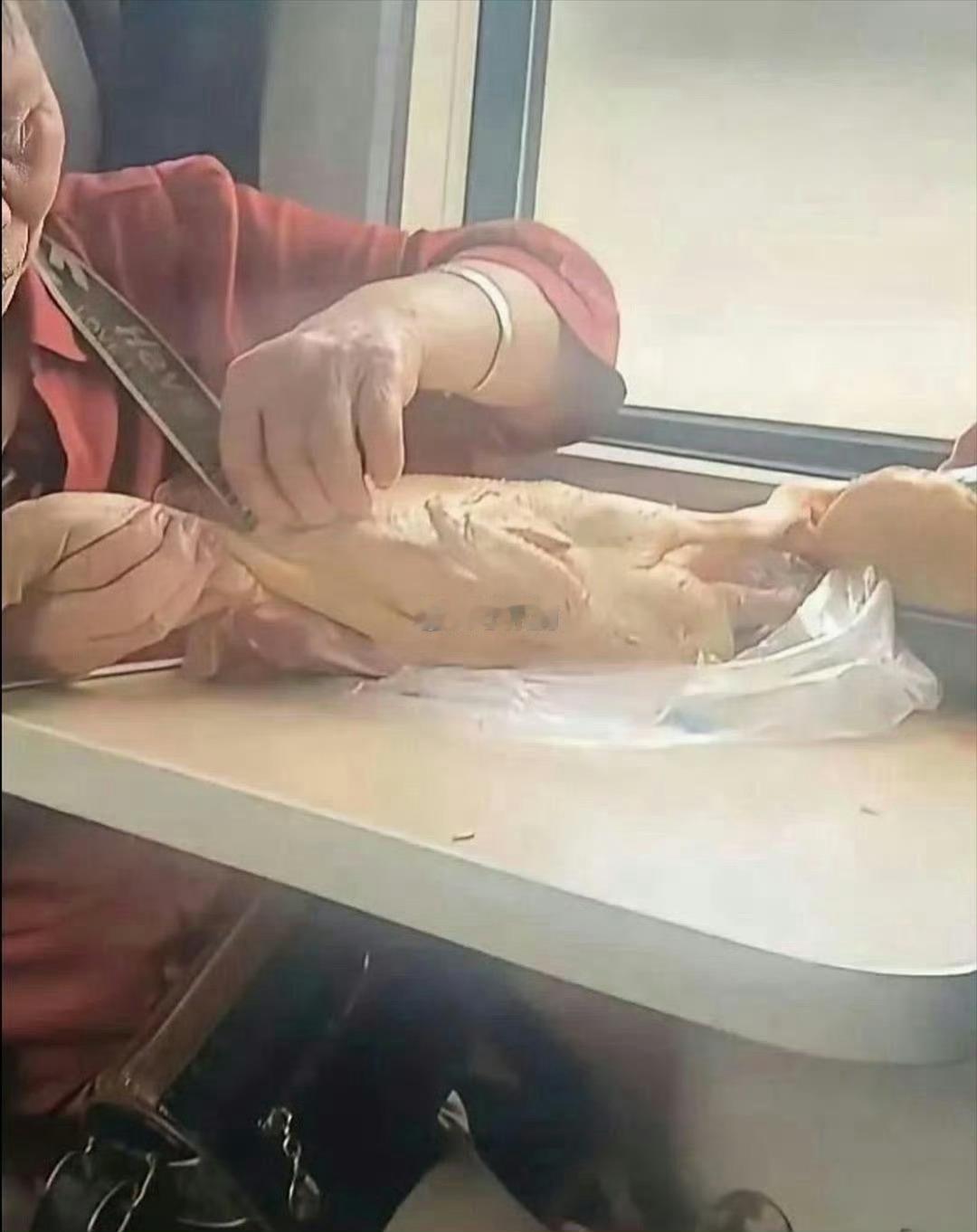 火车上的一幕，给我惊呆了​​​