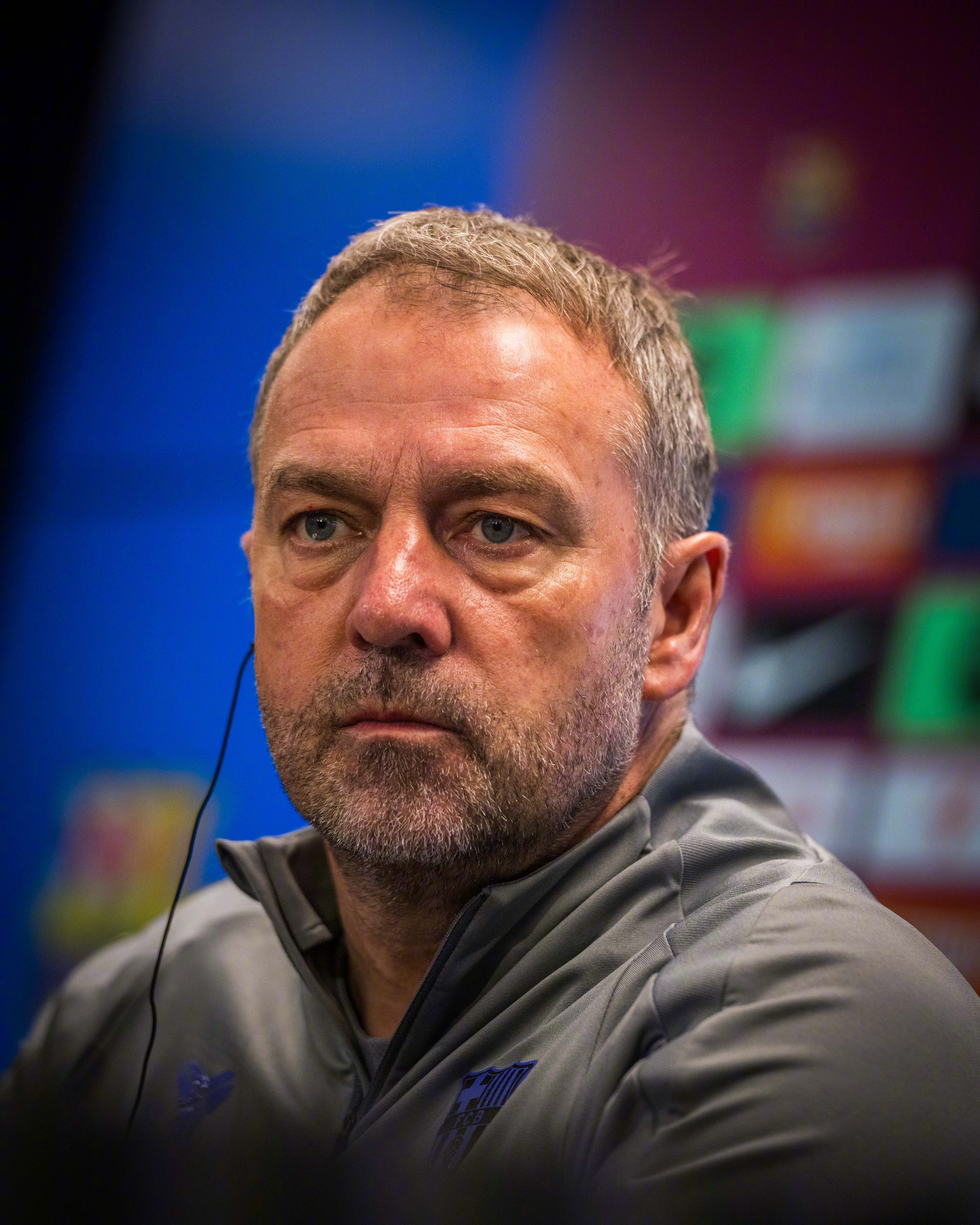 🎙️主教练弗里克在巴萨vs塞维利亚赛前接受采访时表示⬇️：【关于密集赛程与