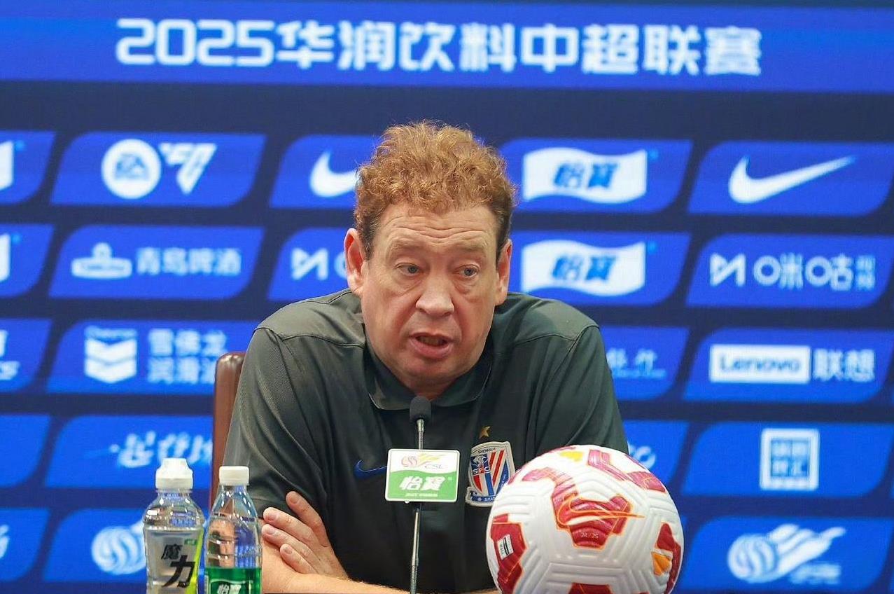【斯卢玆基给特谢拉上“手段”了】今天下午，在申花对阵天津津门虎的最后一练上，外