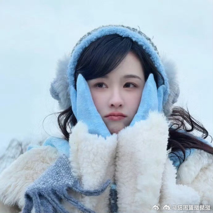 来看娱乐陈都灵萌神来的陈都灵冬日恋雪可盐可甜可萌，自带干净治愈气质，怎么看都可爱