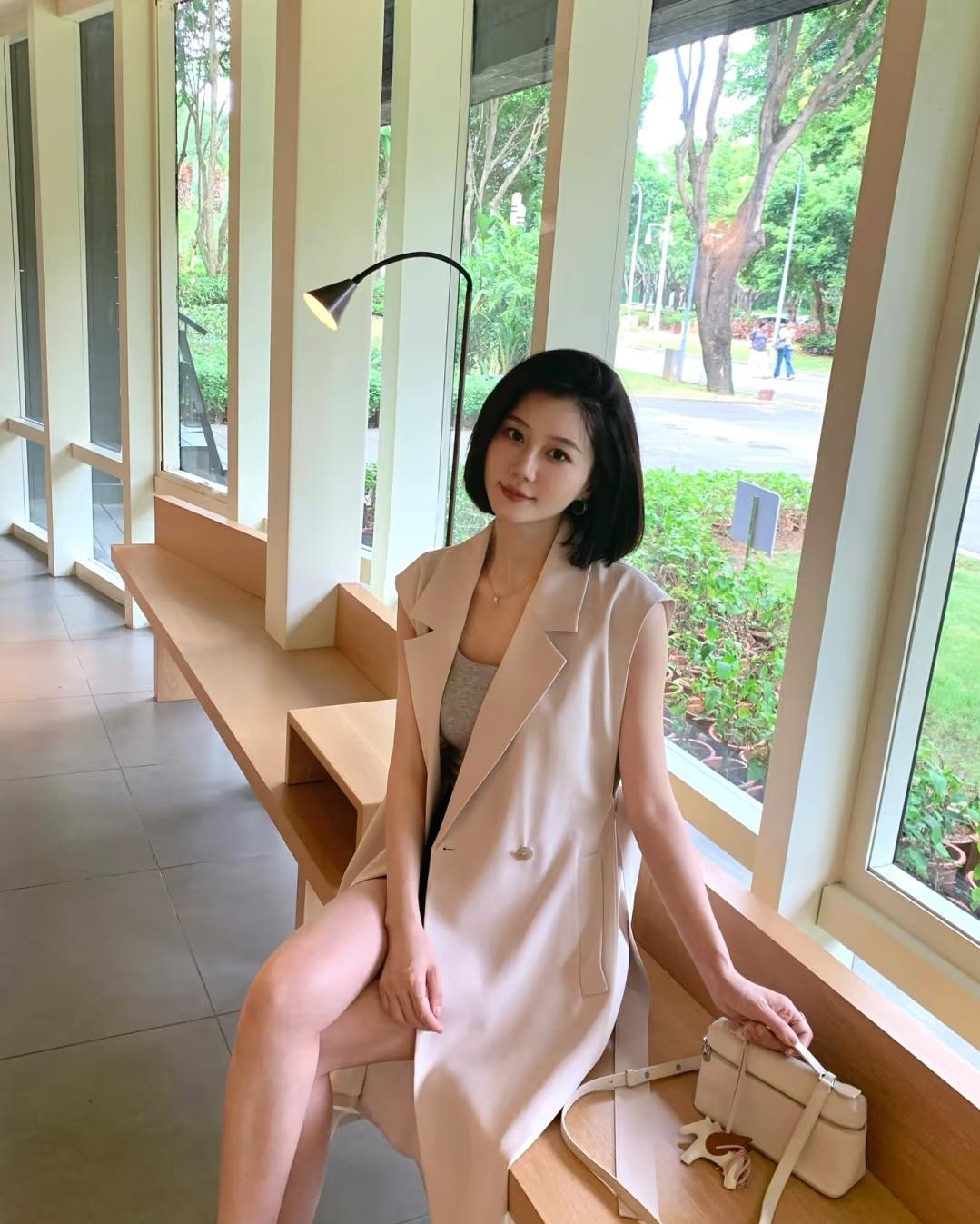 领导想裁掉从不加班的女同事，名单刚报上去，人力直接打电话怼他：“这人你动不了，