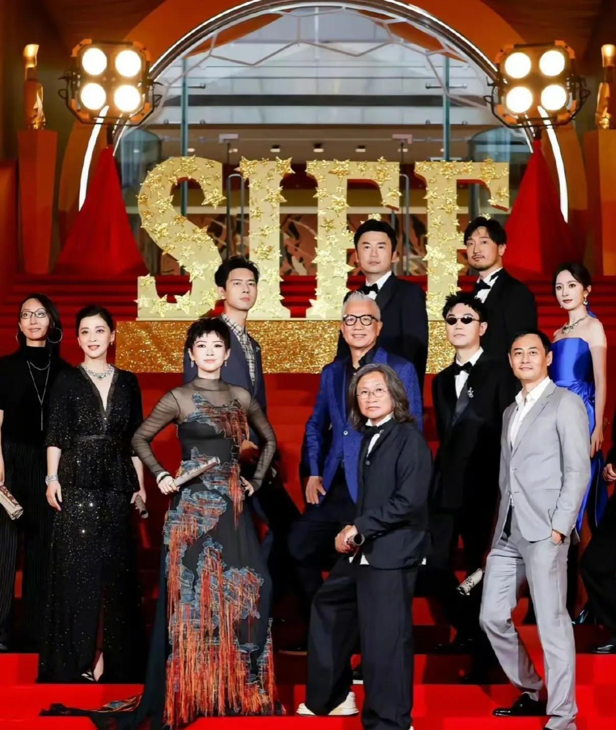 赵丽颖谁的面子都不给昨天上海电影节，《酱园弄》全体演员都在，就她没有去，上次宣