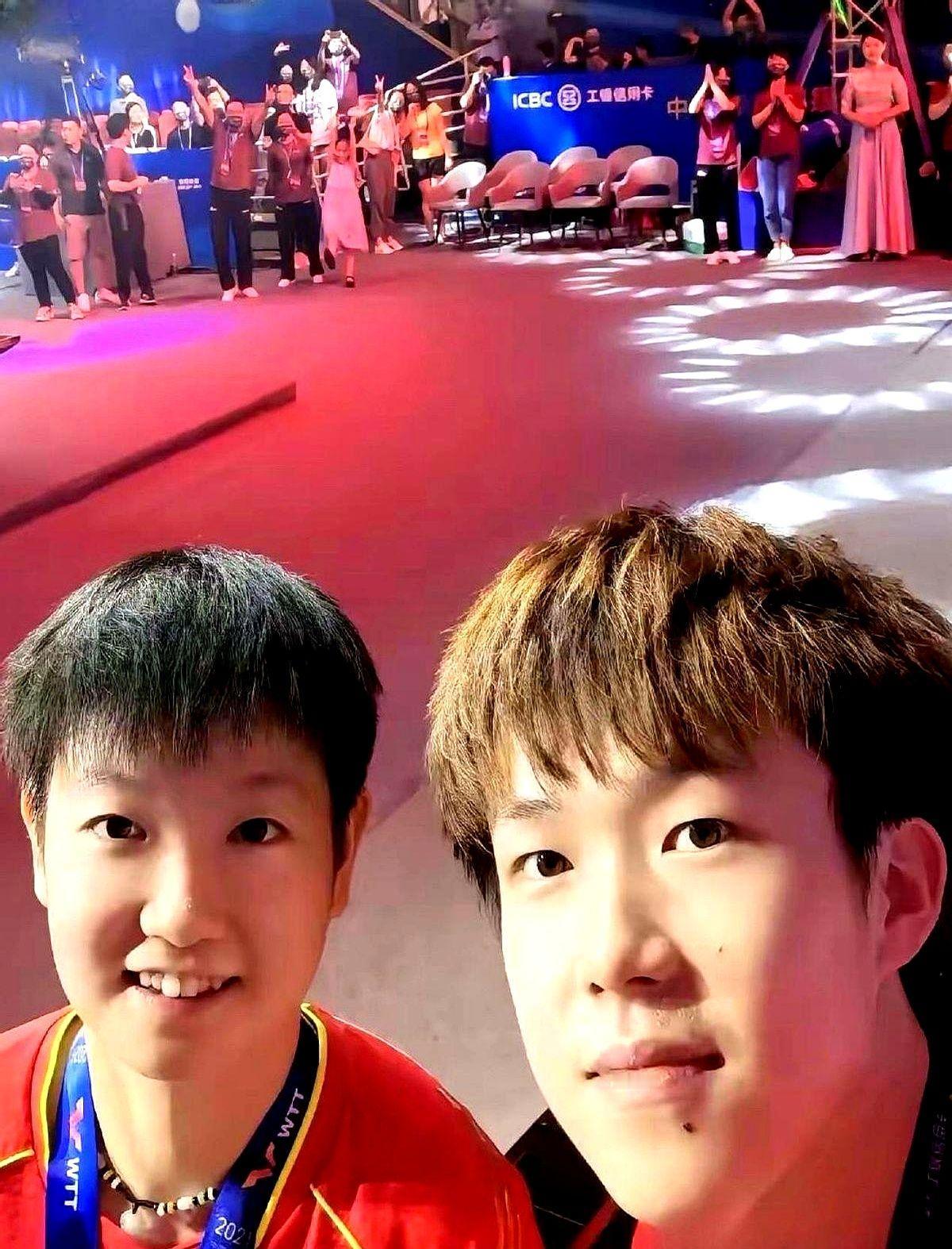 王楚钦和孙颖莎明明只差半岁，大头还是5月生、莎莎11月生，结果相处画风完全是反差