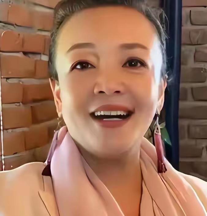 兰姐余生请为自己活一把，别操心太重了。兰姐看到两条消息全是扎心的，麻六记再难