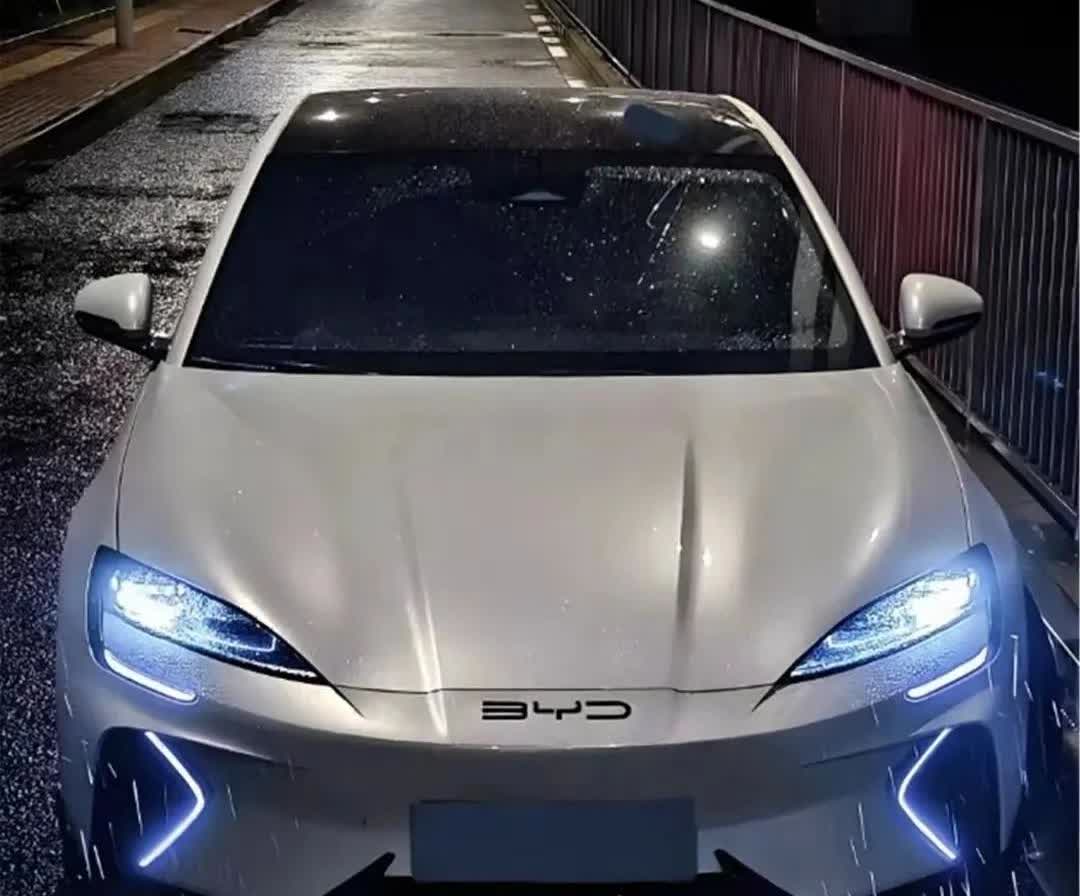 比亚迪造了台10万元2000公里续航的新车，把网友都整不会了比亚迪海豹06D