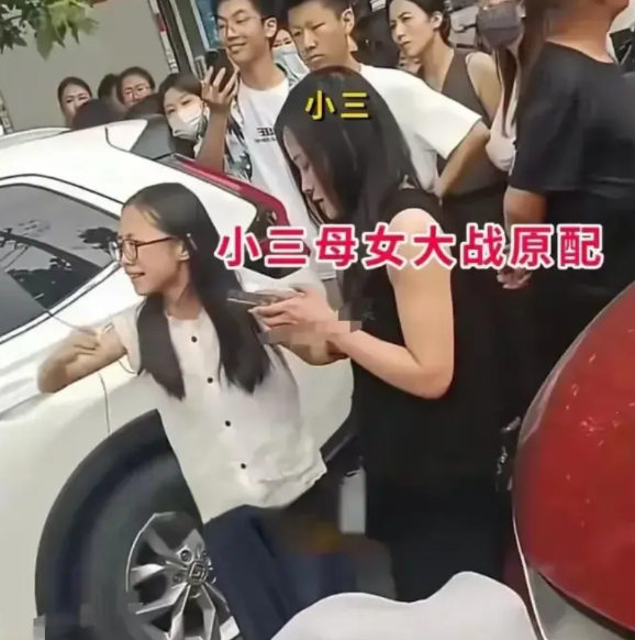 6月15日的午后，河北永年街头那辆崭新的红色比亚迪汉，成了所有人目光的靶心，车边
