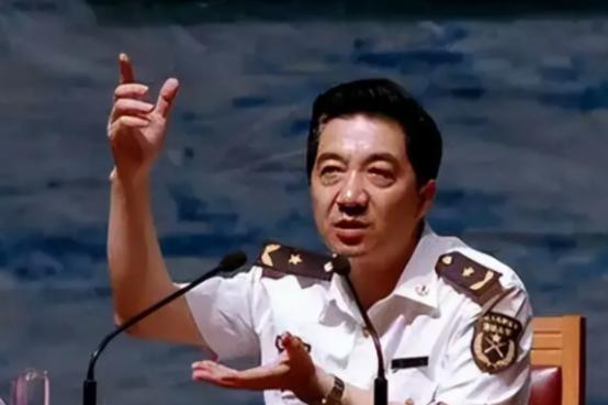 谢谢你张召忠！你真是伟大的预言家！2015年你就说过：“美国啥也不干，让东方大国