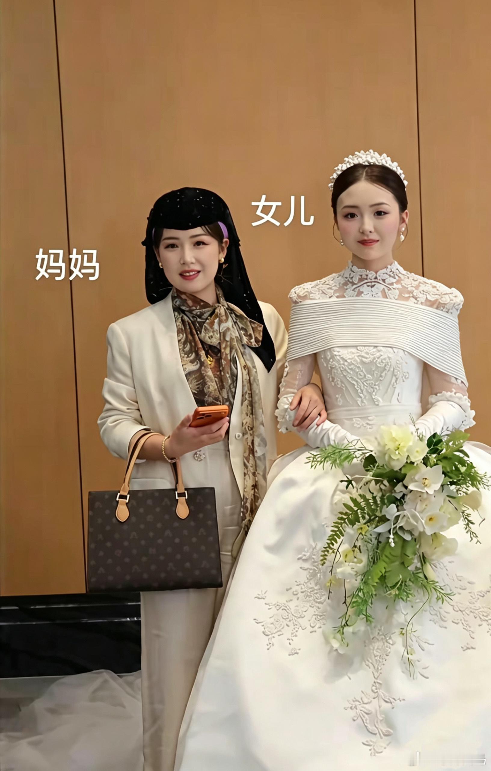 新娘的妈妈才32岁，回族人好漂亮