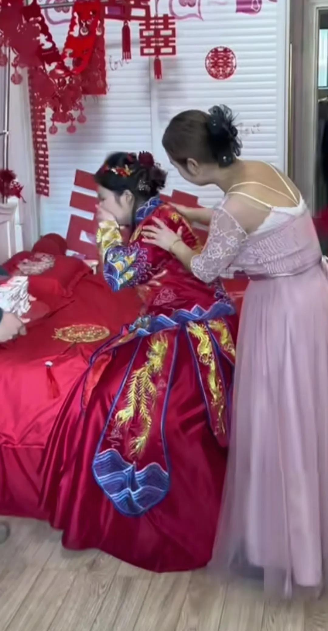 一位姑娘未婚先孕，和男朋友分手后，想找个“接盘侠”。于是，她结识了一个看着老实巴